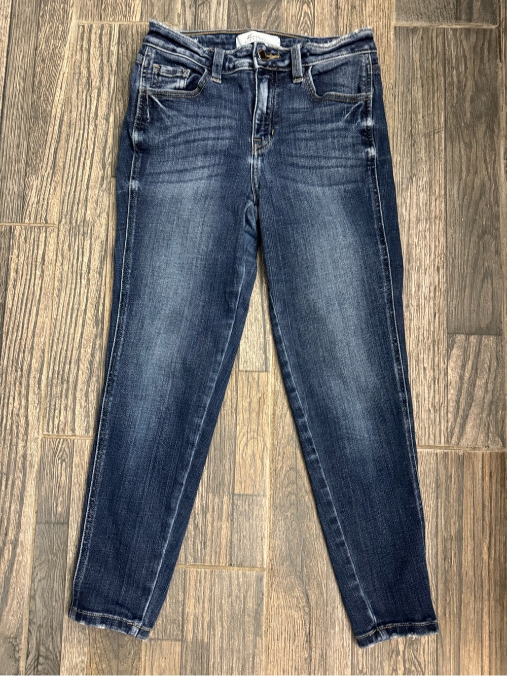 KanCan Women distressed Signature crop - size 27